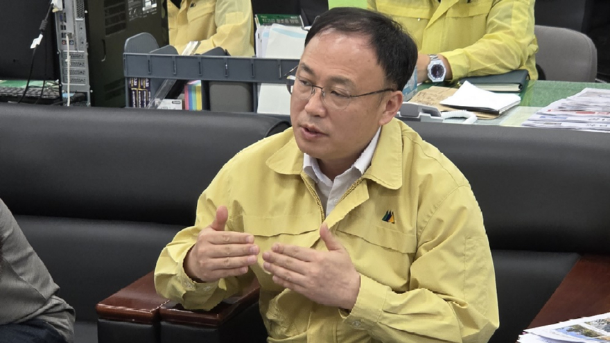 사진2.이용권 산림청 산림재난통제관이 17일 소나무재선충병 방제사업장을 대상으로 한 전수현장점검 결과를 브리핑하고 있다.jpg