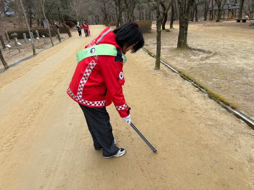 지난 2월 문경새재도립공원 산림정화 캠페인 사진.jpg