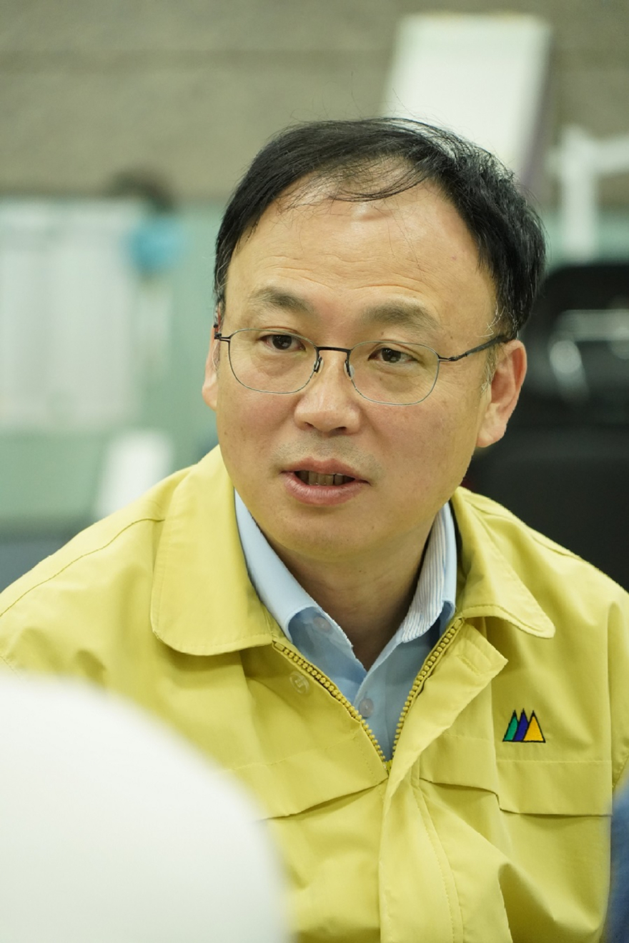 사진2.이용권 산림청 산림재난통제관이 25일 ‘2026년 소나무재선충병 방제 결과’를 브리핑하고 있다.jpg